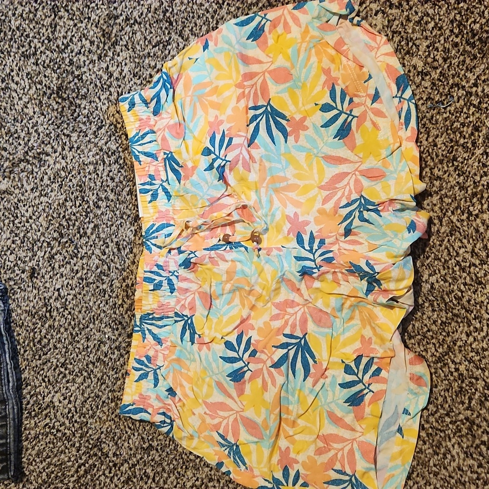 Cute tropical shorts.